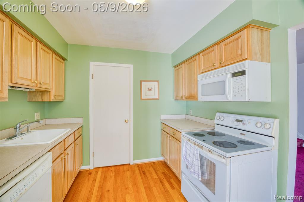 114 Ladd Road Walled Lake, MI 48390 - Photo 10 of 26 Gallery Image 10