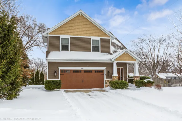 $524,900 | 3707 Fox Crossing, St. Joseph, MI 49085
