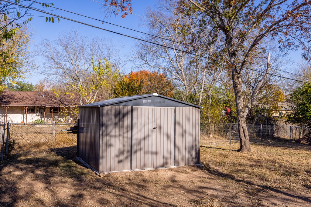 608 Rees Street Kerrville, TX 78028 - Photo 13 of 17 a backyard of a house