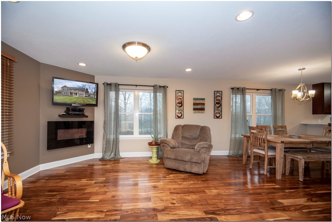 32560 Arthur Road Solon, OH 44139 - Photo 12 of 35 Family Room & Kitchen Eating Area