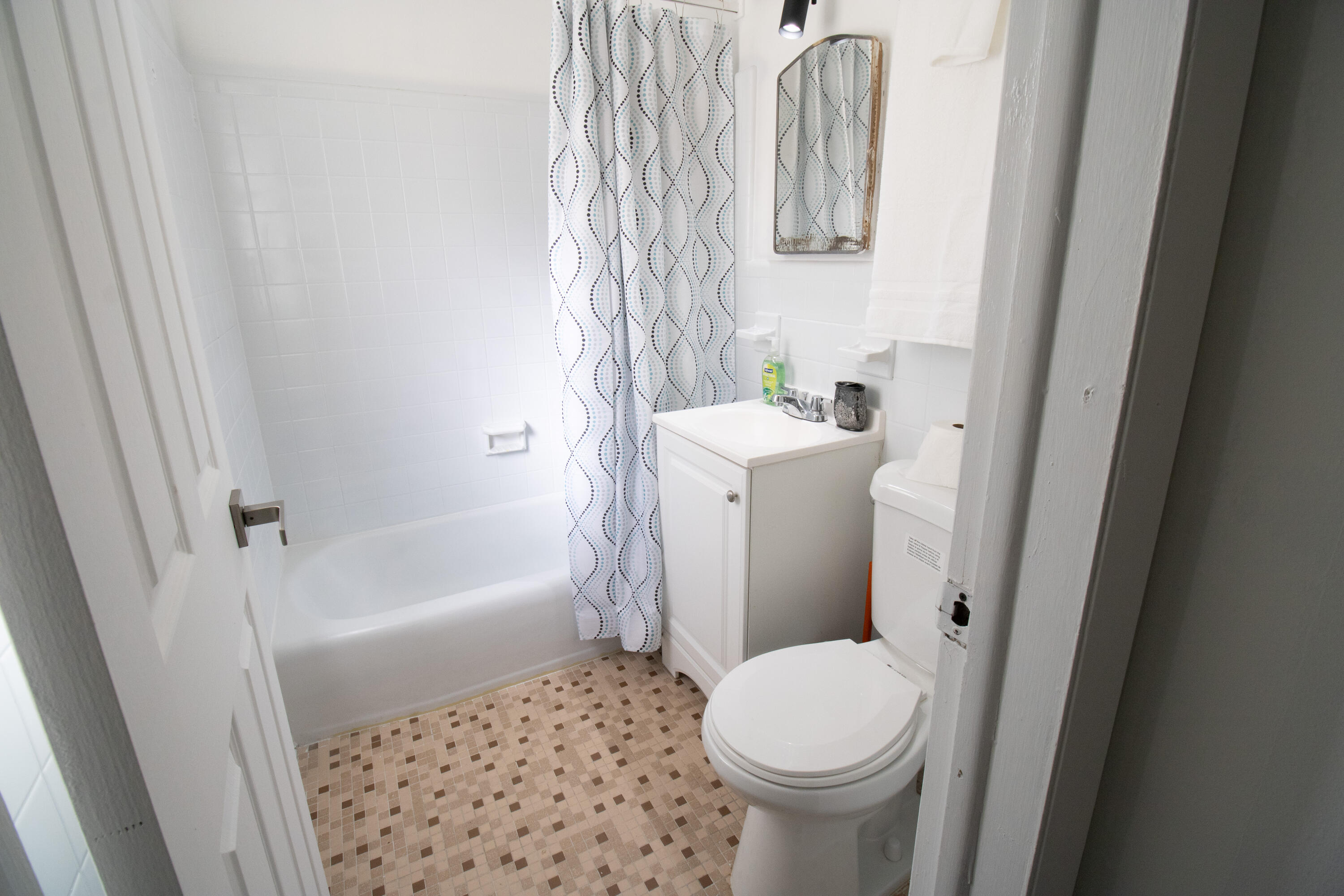 1257 Island Road, Unit 4 Riviera Beach, FL 33404 - Photo 2 of 7 1257bath4