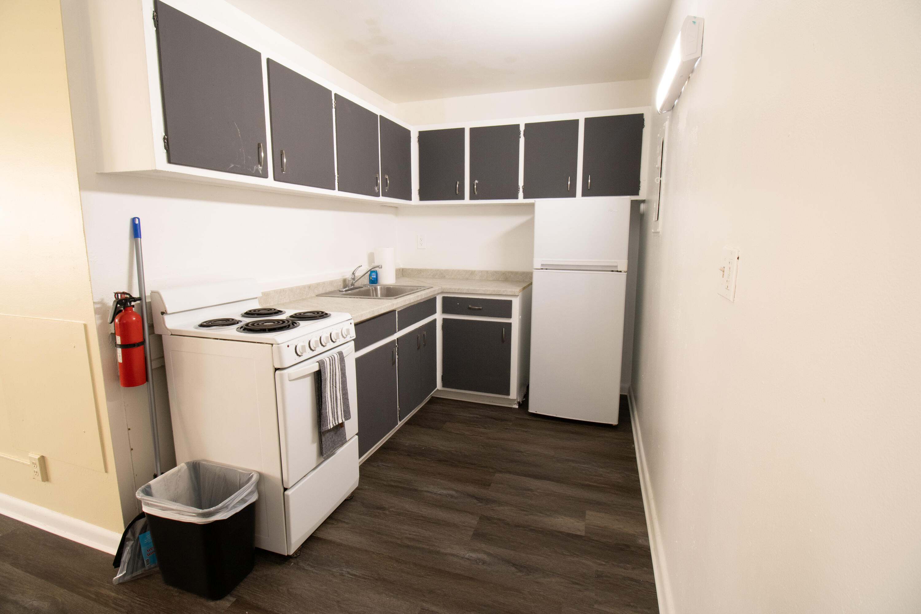 1257 Island Road, Unit 4 Riviera Beach, FL 33404 - Photo 3 of 7 1257kitchen4