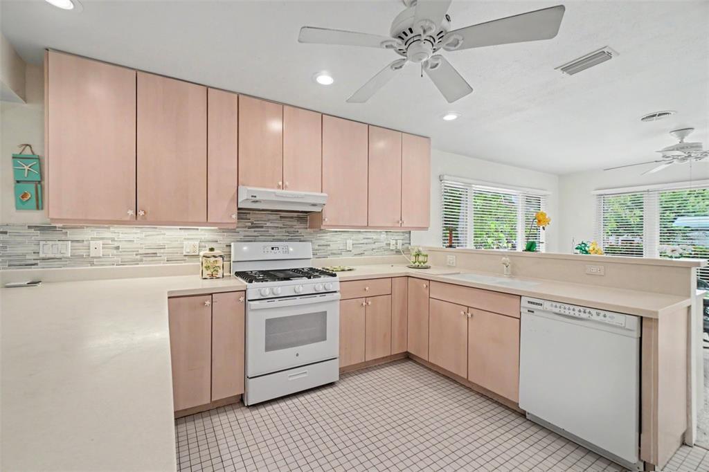 528 Ralph Street Sarasota, FL 34242 - Photo 16 of 60 Gallery Image 16