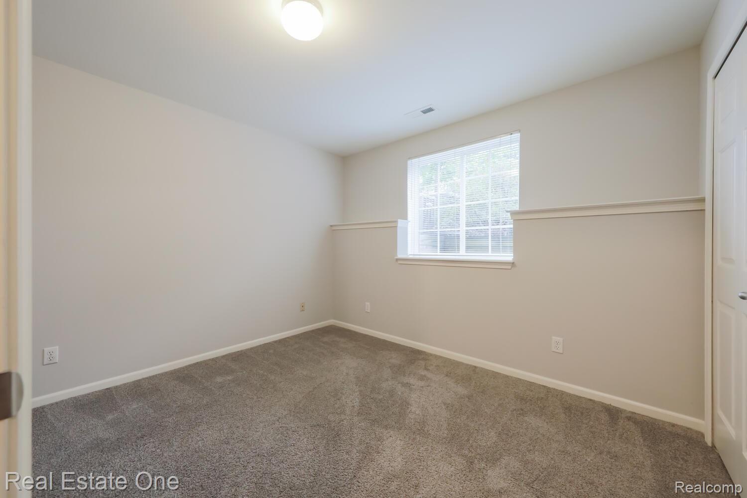 1099 Beaver Run, Unit 76 Troy, MI 48083 - Photo 18 of 28 18-BeaverRun.jpg
