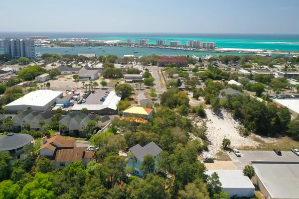 $689,900 | 301 Summit Drive, Destin, FL 32541