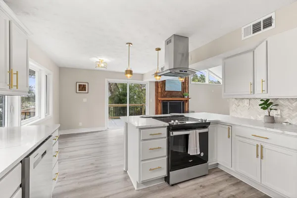 $689,900 | 301 Summit Drive, Destin, FL 32541