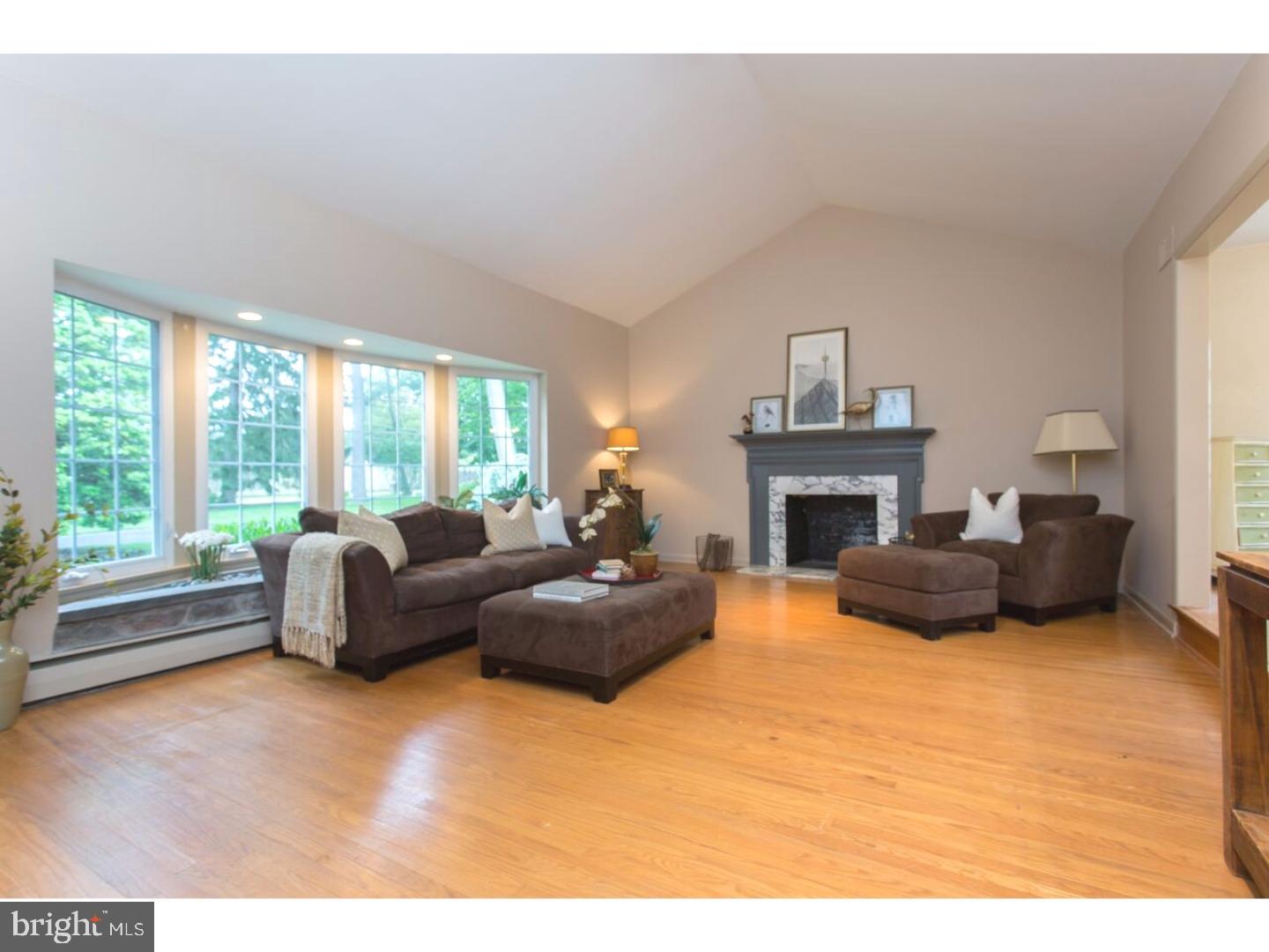 9 Coopertown Road Haverford, PA 19041 - Photo 3 of 20 Living Room