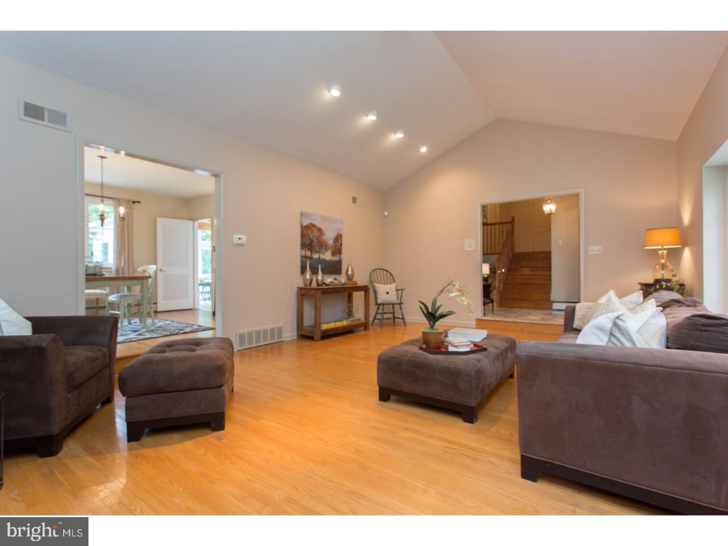 9 Coopertown Road Haverford, PA 19041 - Photo 4 of 20 Living Room