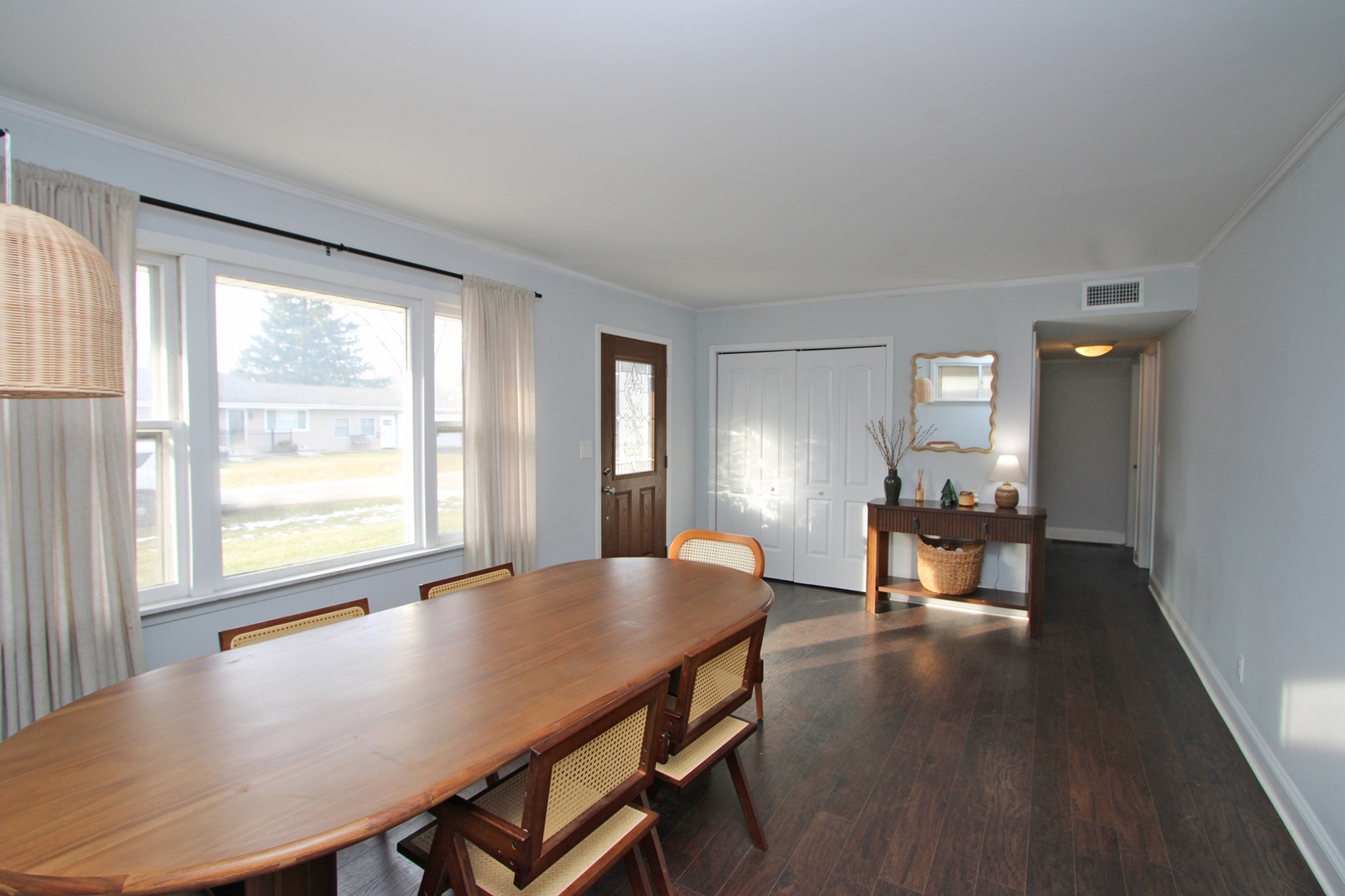33 Johnathan Road Lake Zurich, IL 60047 - Photo 4 of 22 Gallery Image 4