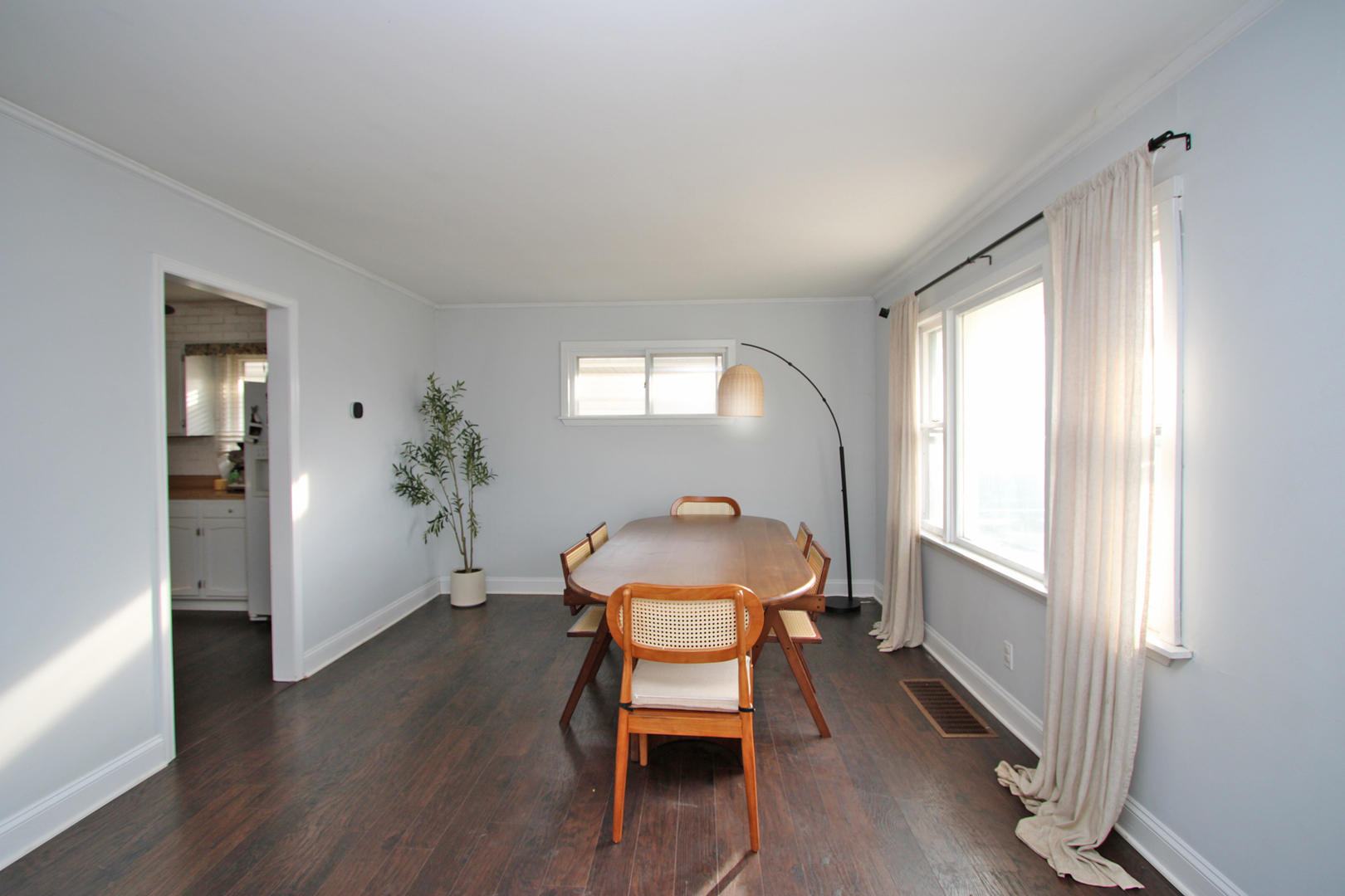 33 Johnathan Road Lake Zurich, IL 60047 - Photo 5 of 22 Gallery Image 5