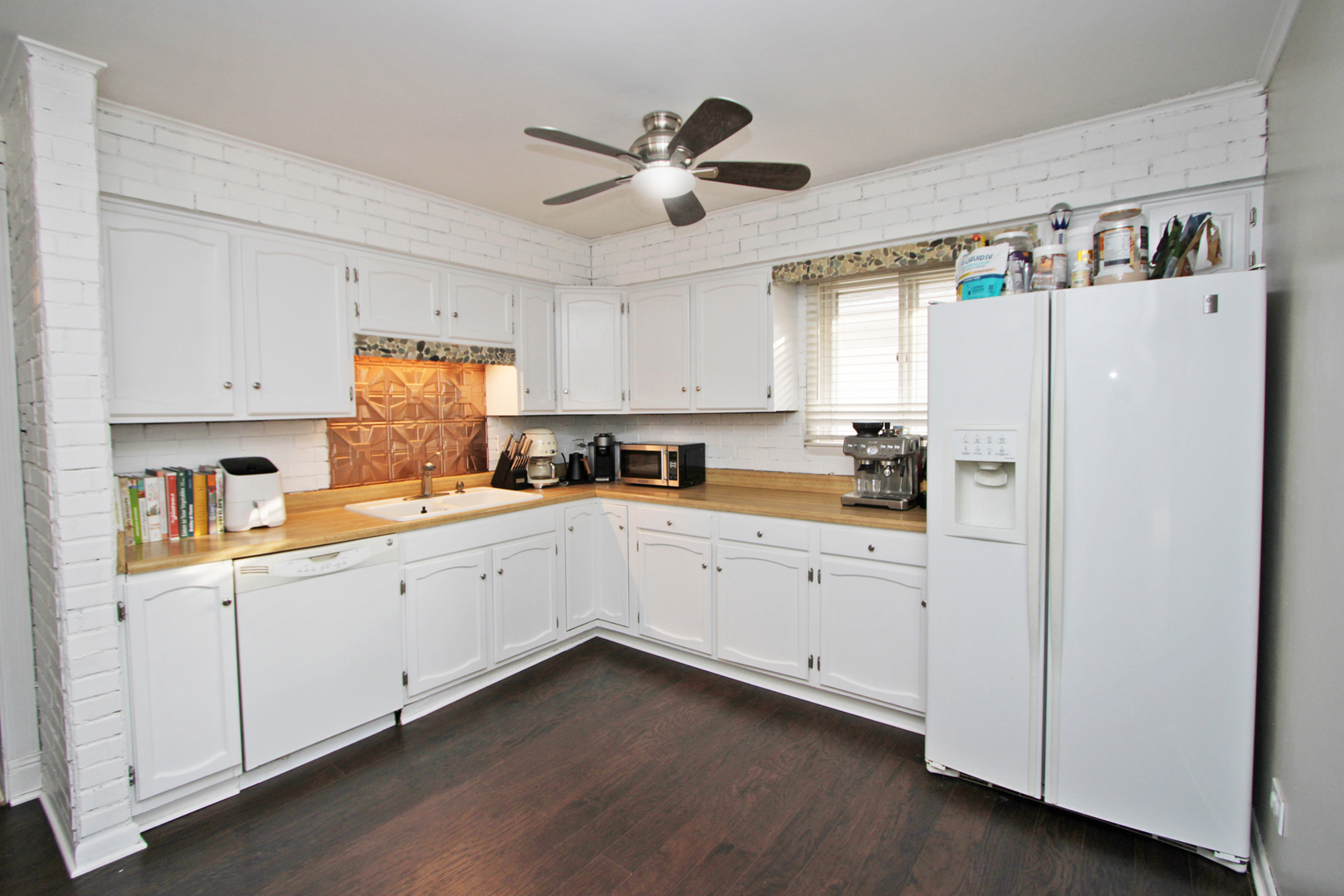 33 Johnathan Road Lake Zurich, IL 60047 - Photo 6 of 22 Gallery Image 6