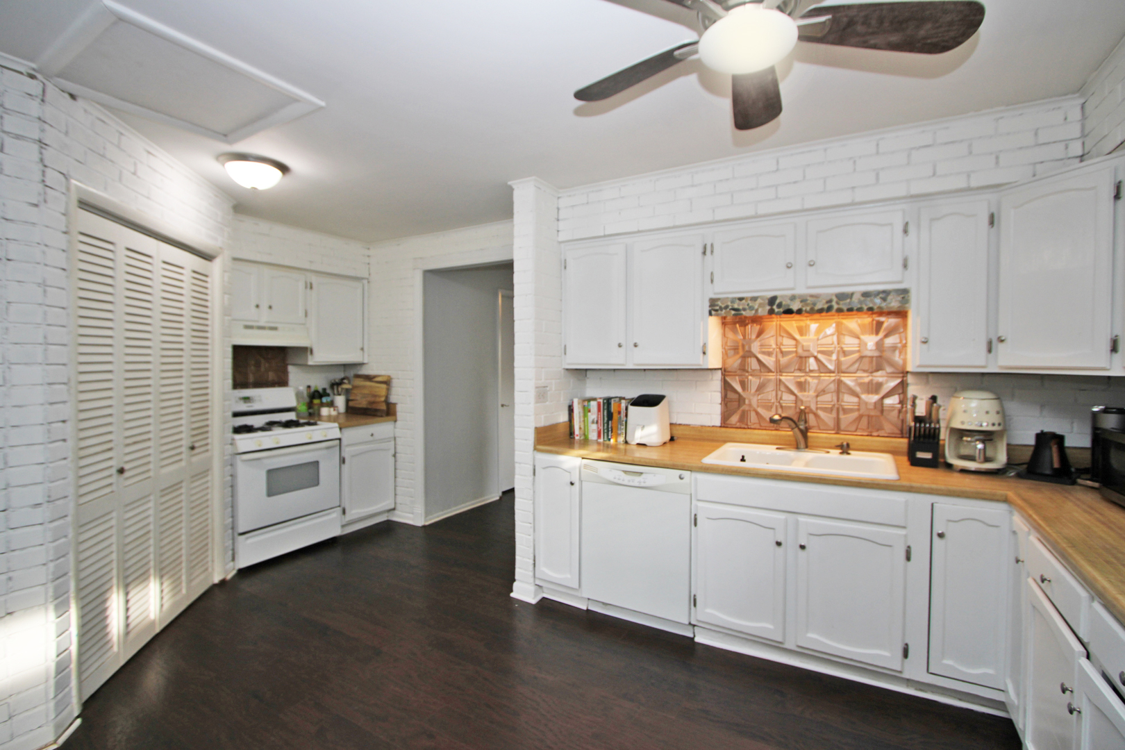 33 Johnathan Road Lake Zurich, IL 60047 - Photo 8 of 22 Gallery Image 8