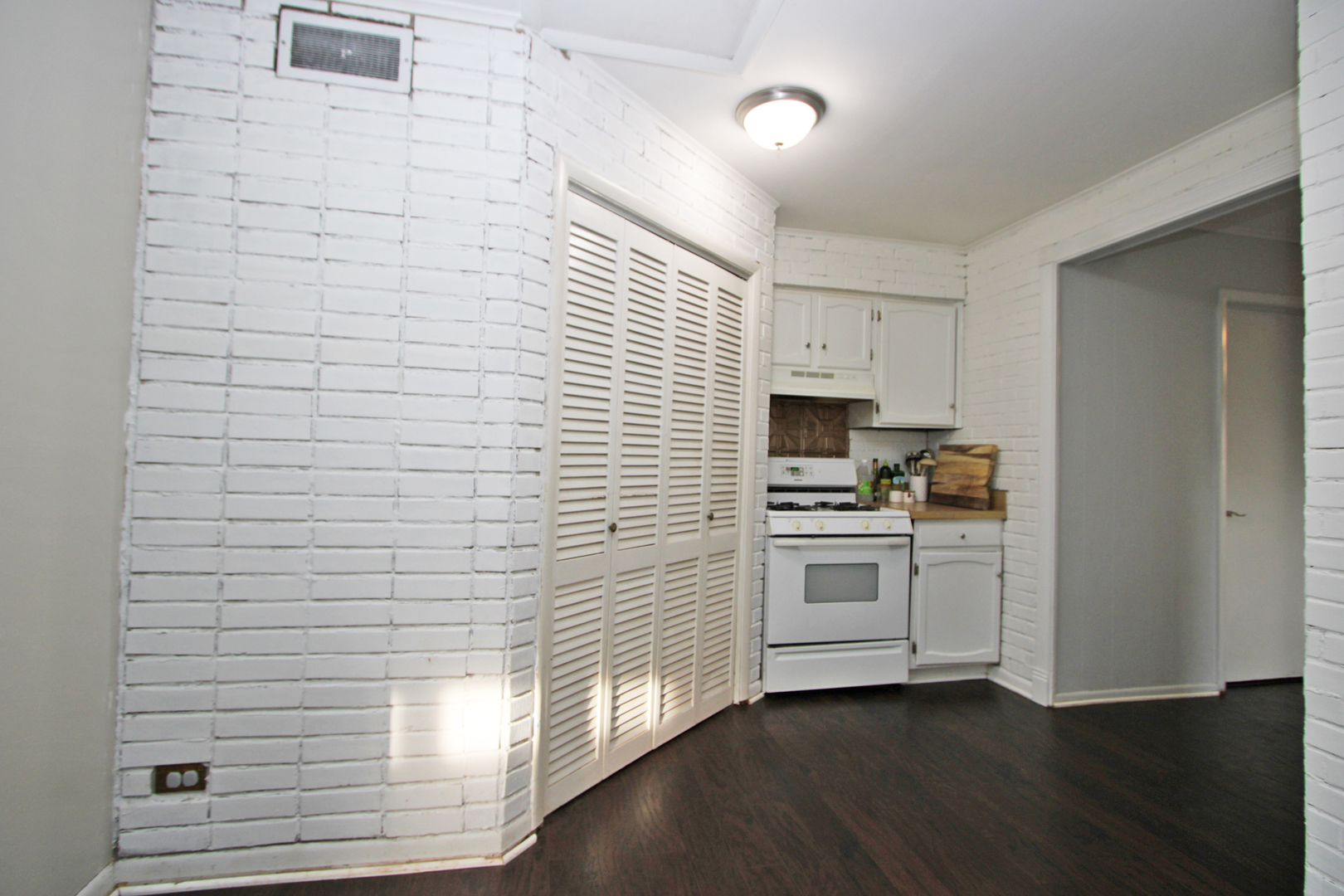 33 Johnathan Road Lake Zurich, IL 60047 - Photo 9 of 22 Gallery Image 9
