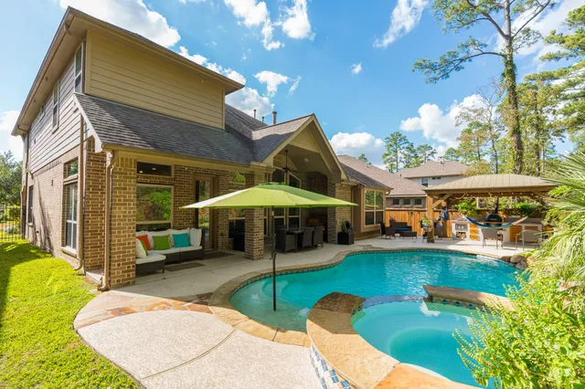 $850,000 | 30 Fury Ranch Place, The Woodlands, TX 77375