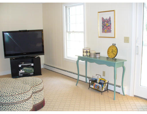 28 Phillips Road Sudbury, MA 01776 - Photo 9 of 22