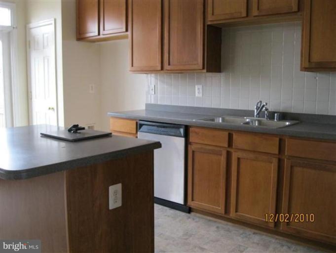 5 Caterham Court Rosedale, MD 21237 - Photo 9 of 14 Kitchen
