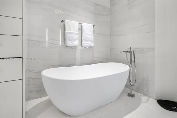 $21,000 | 100 South Pointe Drive, Unit 1409, Miami Beach, FL 33139
