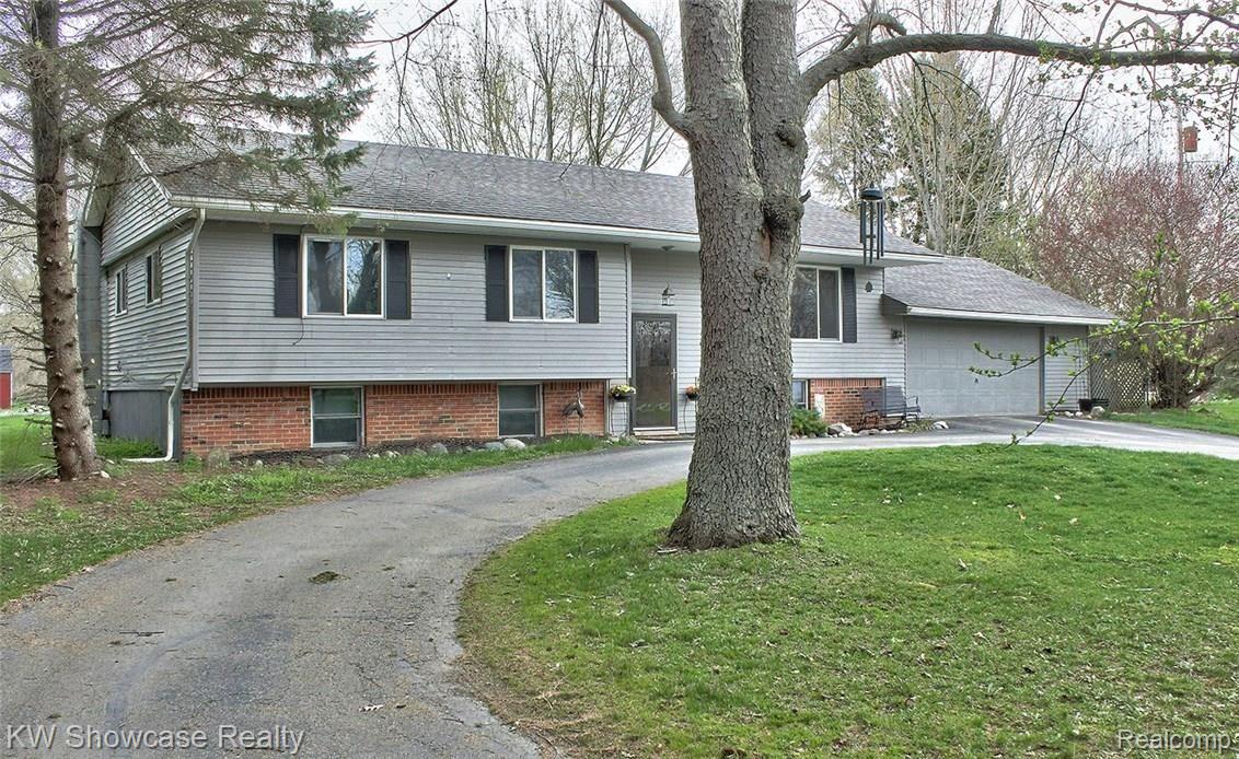 13850 Rattalee Lake Road Davisburg, MI 48350 - Photo 4 of 16 front_low.jpg