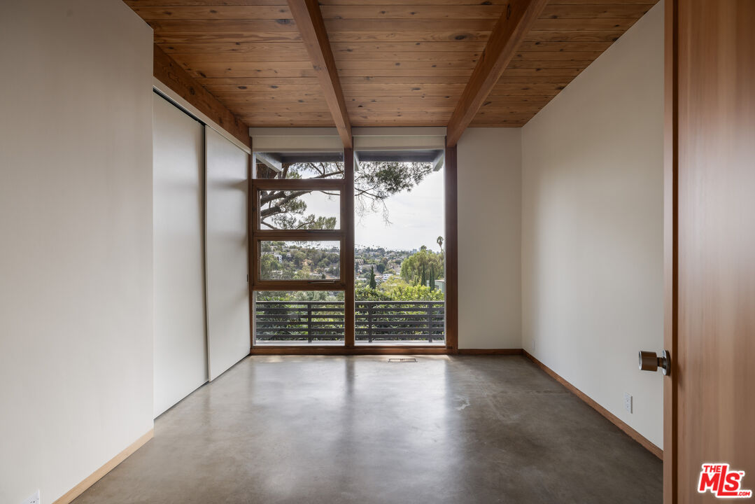 2020 Mayview Drive Los Angeles, CA 90027 - Photo 13 of 38