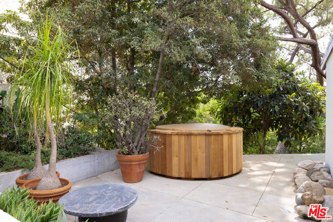 2020 Mayview Drive Los Angeles, CA 90027 - Photo 24 of 38