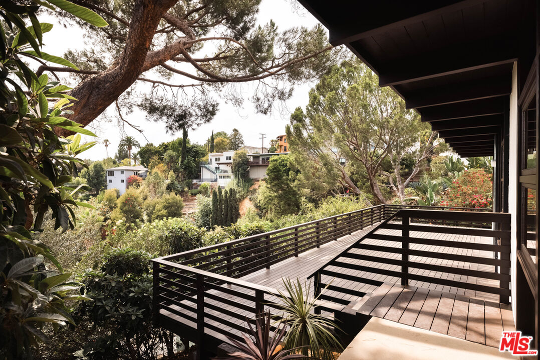 2020 Mayview Drive Los Angeles, CA 90027 - Photo 25 of 38