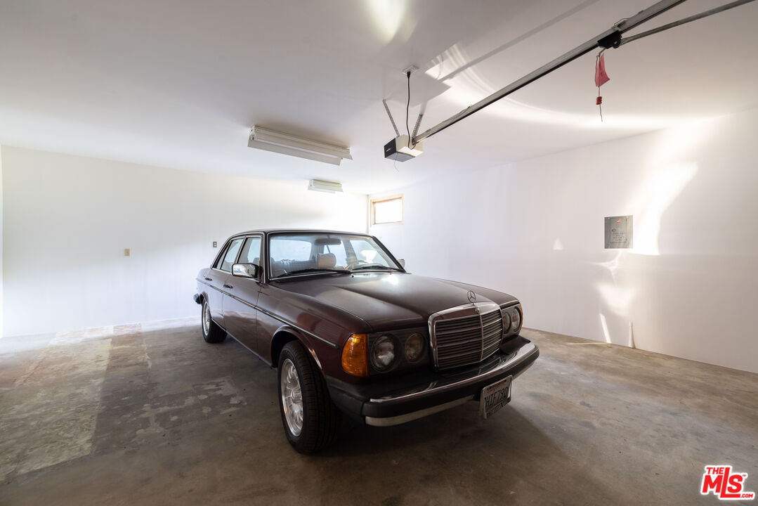 2020 Mayview Drive Los Angeles, CA 90027 - Photo 30 of 38