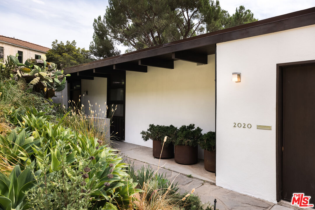 2020 Mayview Drive Los Angeles, CA 90027 - Photo 31 of 38