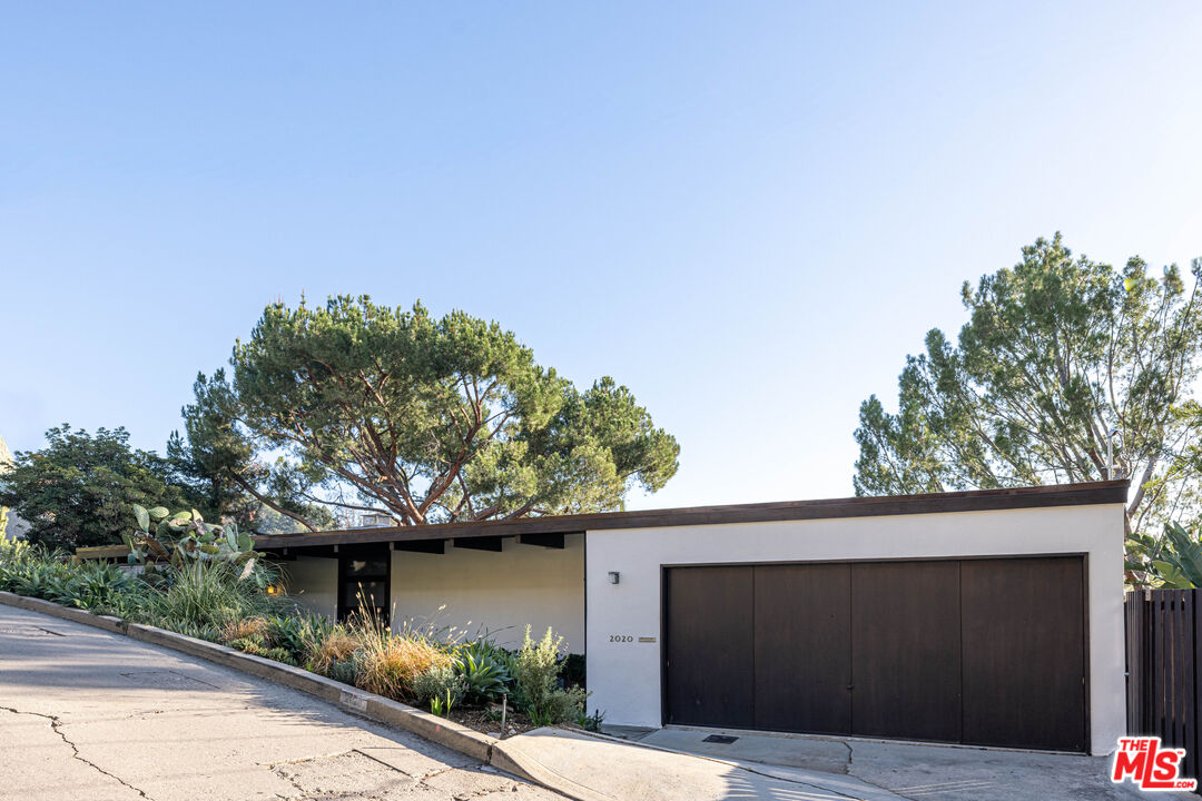 2020 Mayview Drive Los Angeles, CA 90027 - Photo 32 of 38