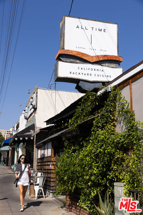 2020 Mayview Drive Los Angeles, CA 90027 - Photo 33 of 38