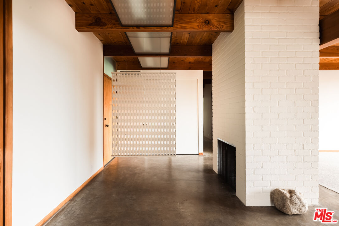 2020 Mayview Drive Los Angeles, CA 90027 - Photo 6 of 38