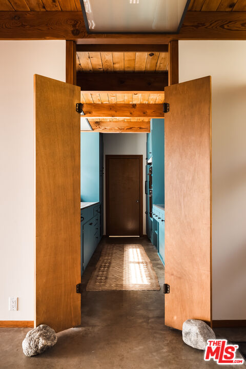 2020 Mayview Drive Los Angeles, CA 90027 - Photo 7 of 38