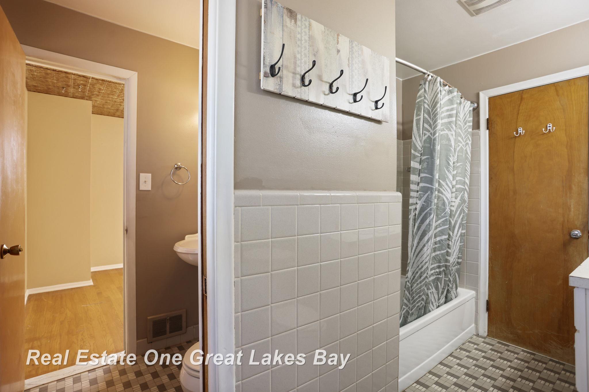 2336 Bock Road Saginaw, MI 48603 - Photo 19 of 33 50127878-18.JPG
