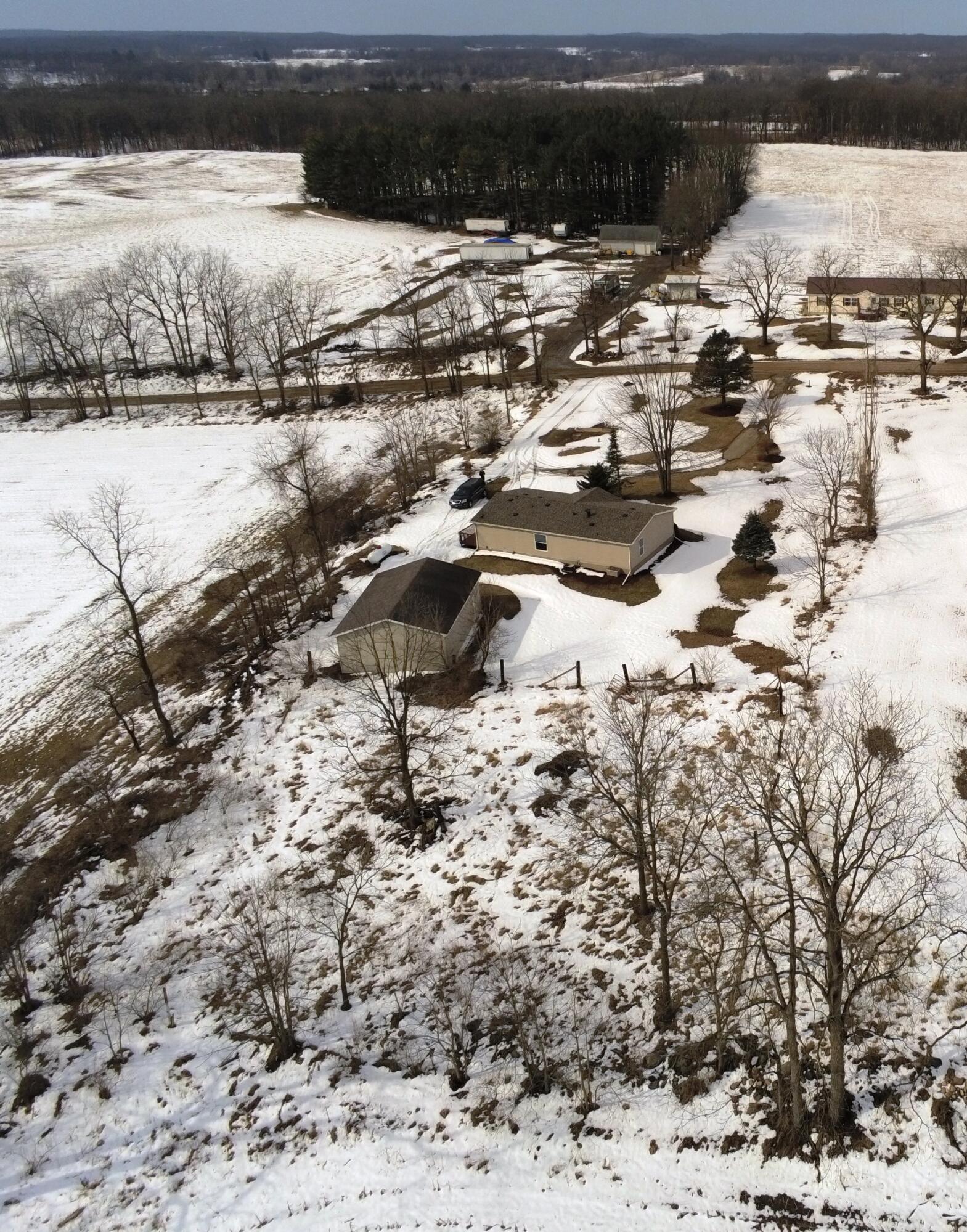 12221 Snow Road Hanover, MI 49241 - Photo 4 of 32 P3170536