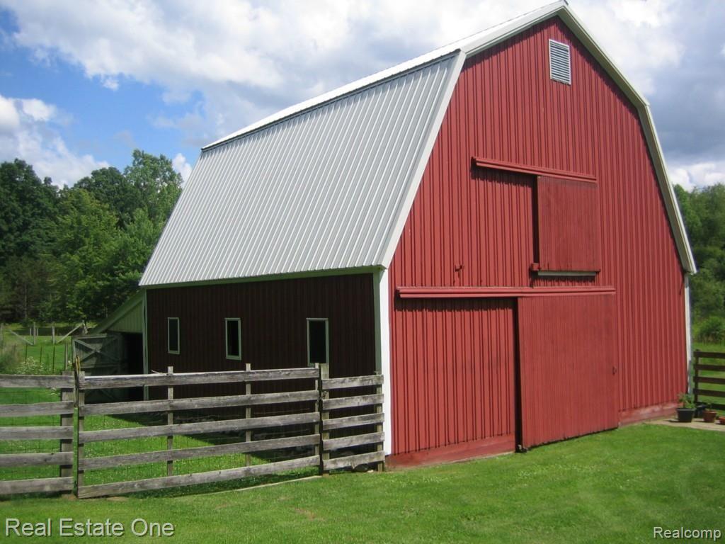 9910 Ellis Road Clarkston, MI 48348 - Photo 27 of 32 BARN