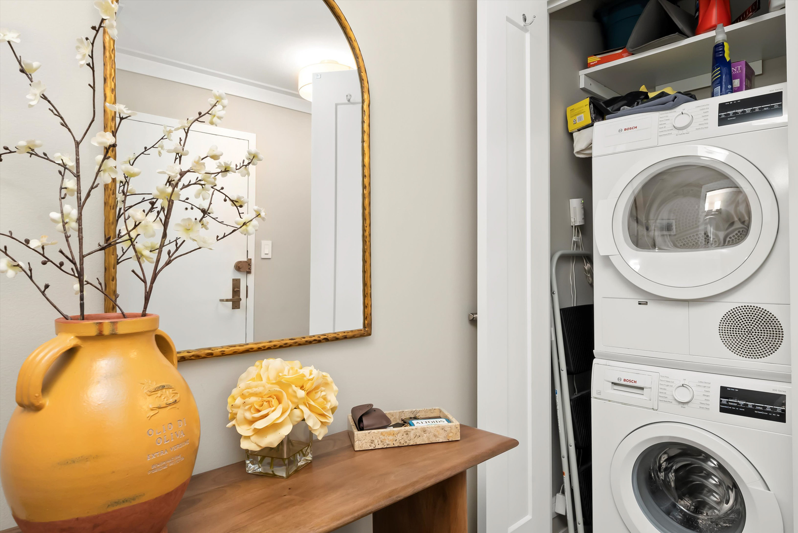 777 North Michigan Avenue, Unit 1601 Chicago, IL 60611 - Photo 28 of 44 a utility room with dryer and washer