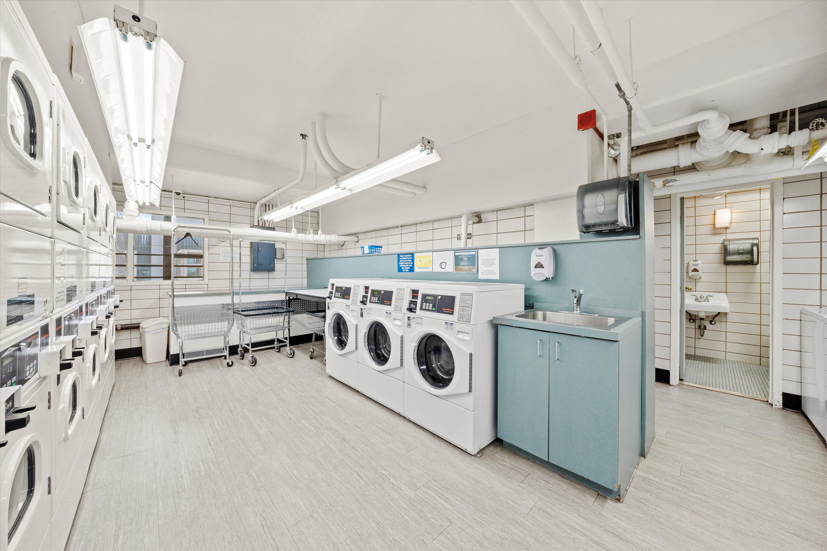 777 North Michigan Avenue, Unit 1601 Chicago, IL 60611 - Photo 37 of 44 a utility room with dryer and washer