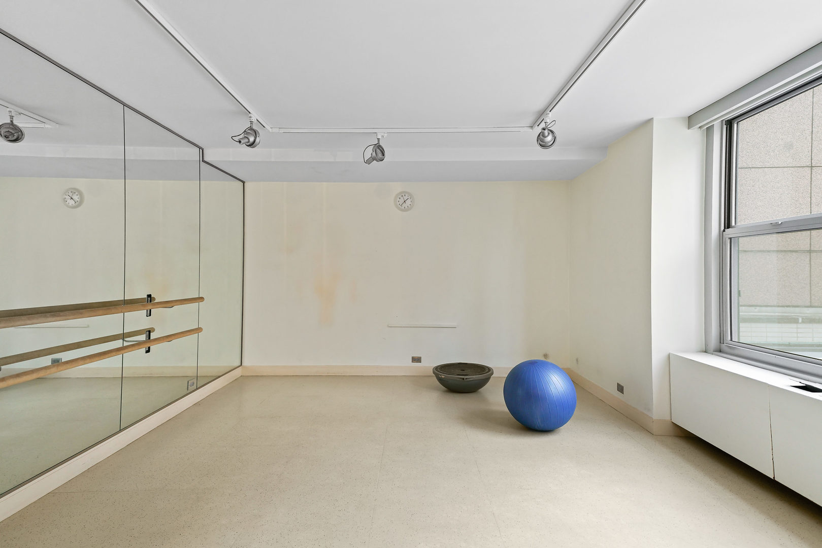 777 North Michigan Avenue, Unit 1601 Chicago, IL 60611 - Photo 40 of 44 a view of a garage