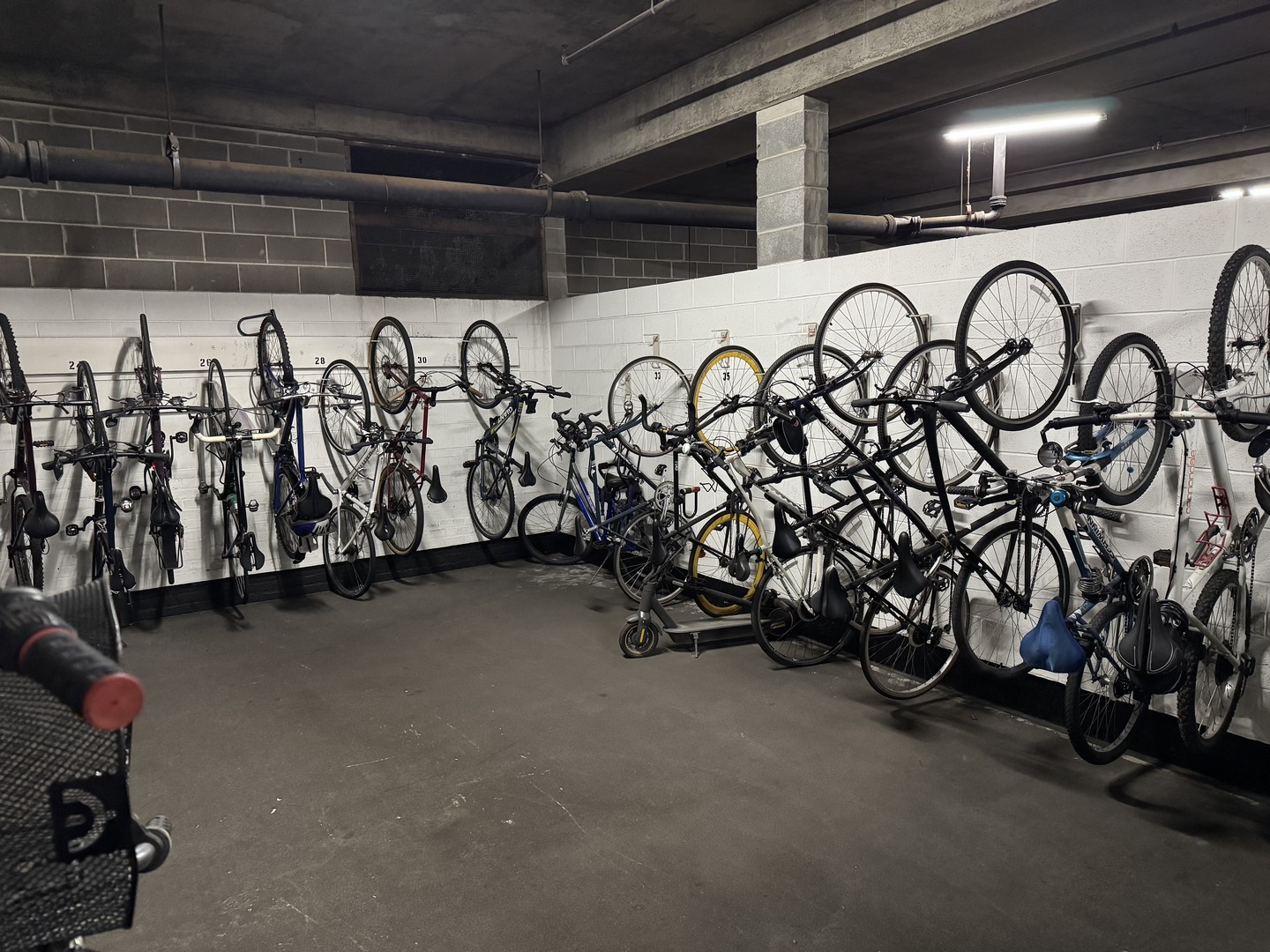 777 North Michigan Avenue, Unit 1601 Chicago, IL 60611 - Photo 41 of 44 a view of a room with gym equipment