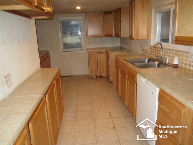 8115 Wiseman Road Lambertville, MI 48144 - Photo 6 of 11 Kitchen