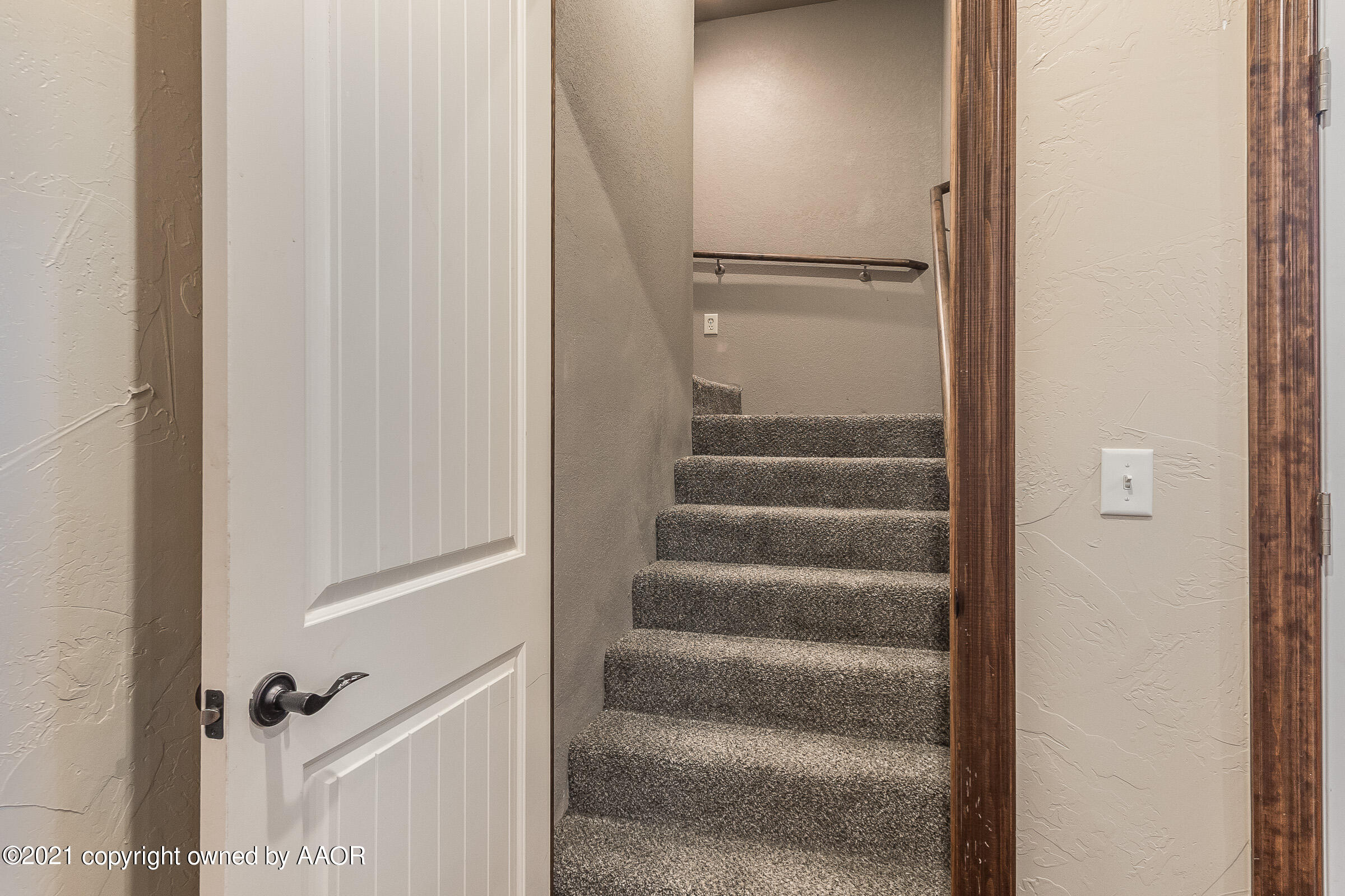 7007 Thunder Road Amarillo, TX 79119 - Photo 23 of 33 023_Stairway