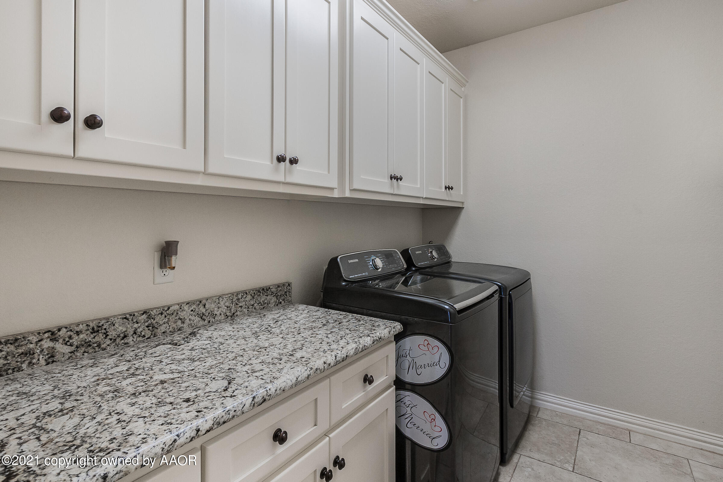 7007 Thunder Road Amarillo, TX 79119 - Photo 26 of 33 026_Utility Room