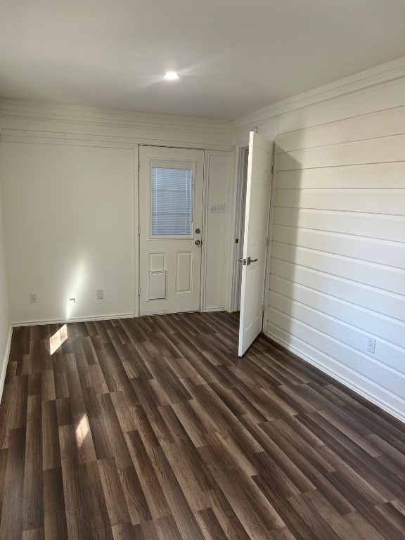 1922 Vassar Street Houston, TX 77098 - Photo 20 of 27 2nd bedroom looking towards doorway to living room. There is a separate door to the back walkway.