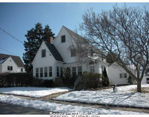 16 Woodlawn Road New London, CT 06320 - Photo 1 of 1 Gallery Image 1