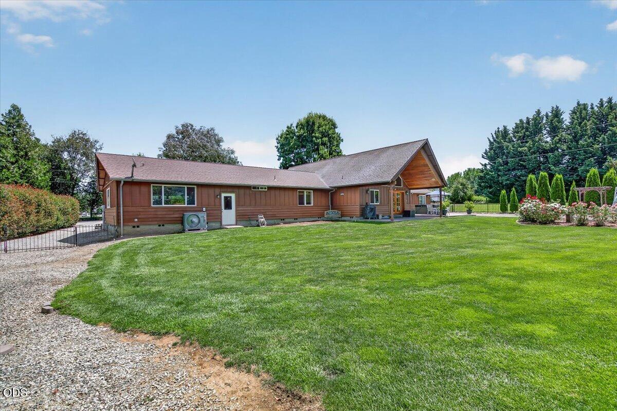 2240 Hull Road Medford, OR 97501 - Photo 35 of 49