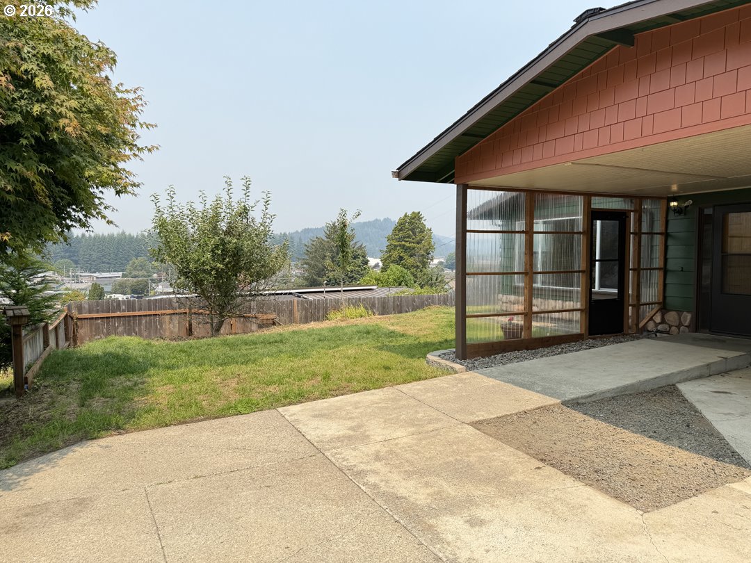 900 Rowe Street Reedsport, OR 97467 - Photo 3 of 37 Gallery Image 3