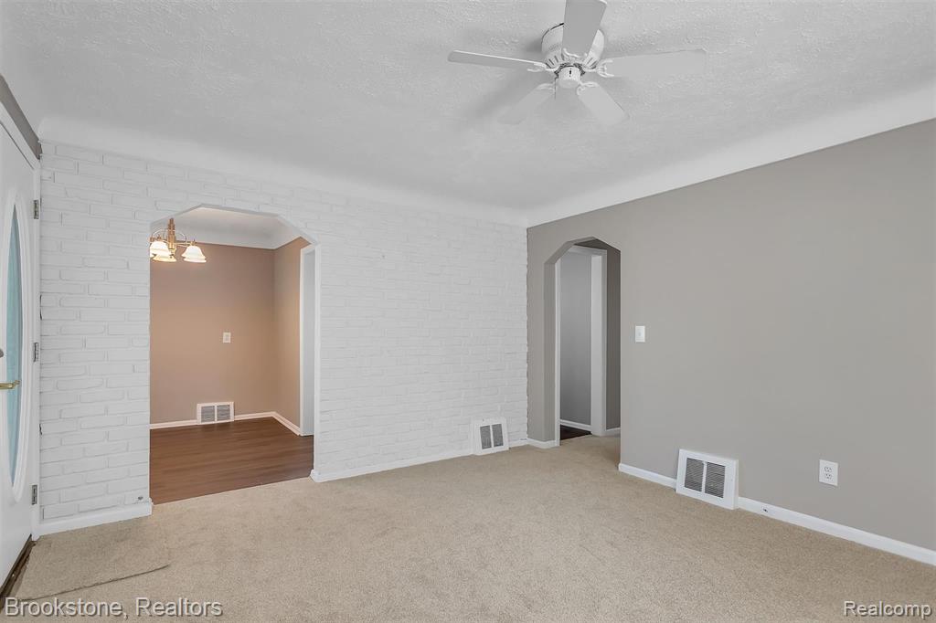 2734 Crooks Road Royal Oak, MI 48073 - Photo 12 of 50
