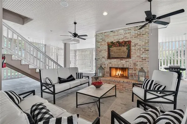 $1,795,000 | 794 West Beach Boulevard, Pass Christian, MS 39571