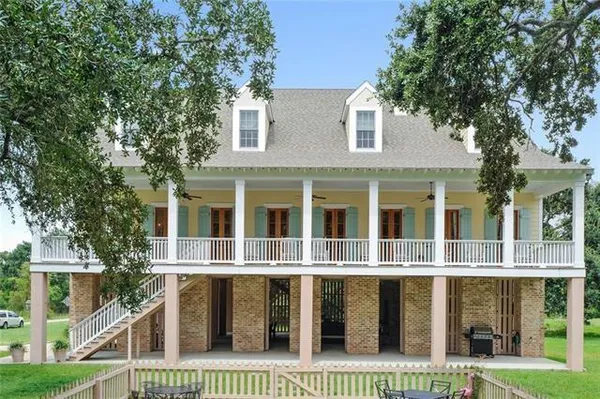 $1,795,000 | 794 West Beach Boulevard, Pass Christian, MS 39571
