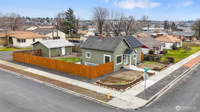 $325,000 | 1003 West Rose Avenue, Moses Lake, WA 98837