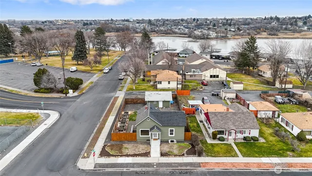 $325,000 | 1003 West Rose Avenue, Moses Lake, WA 98837